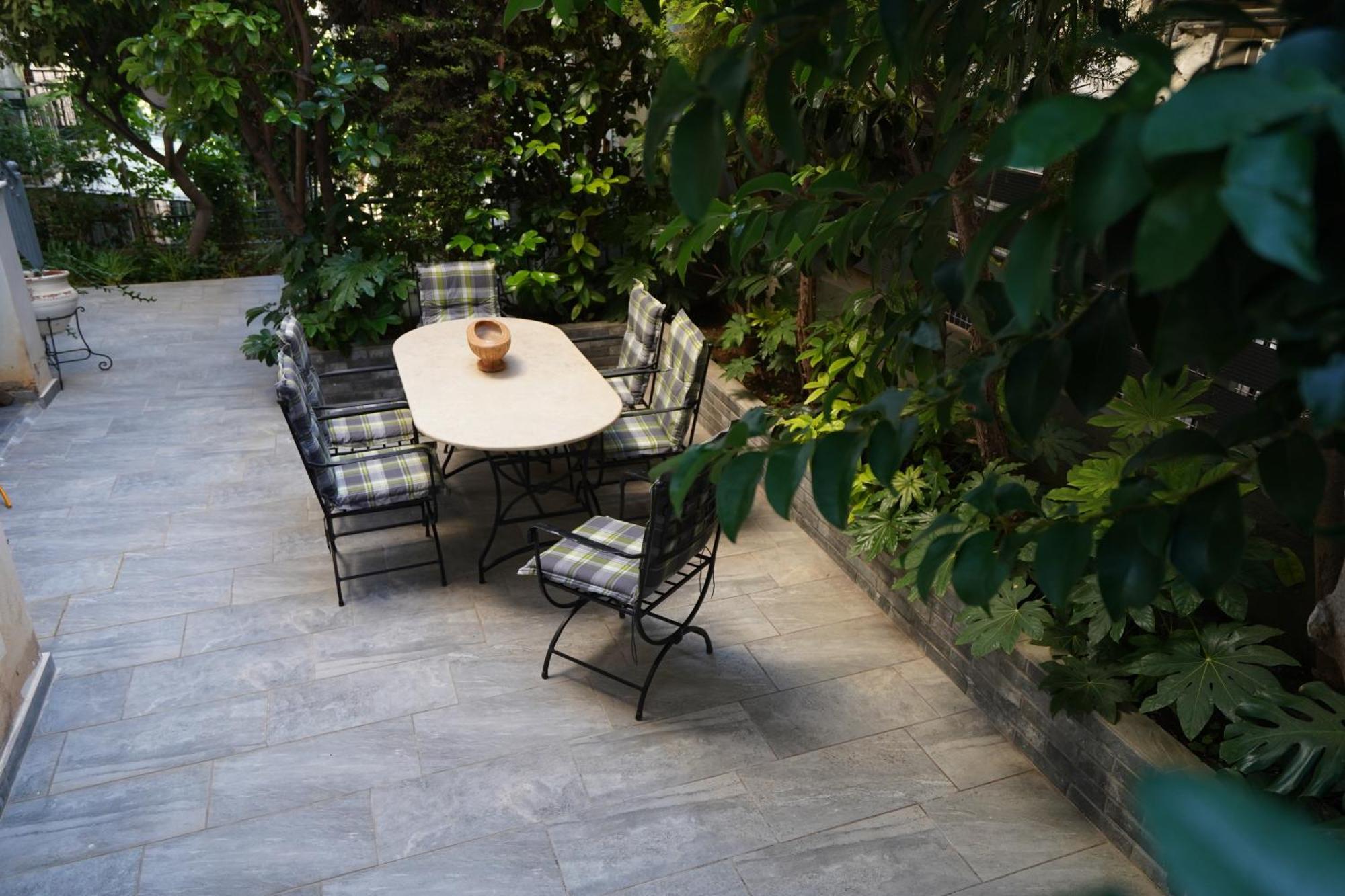 Garden Apartment Next To The Mall -Private Parking Athens Luaran gambar