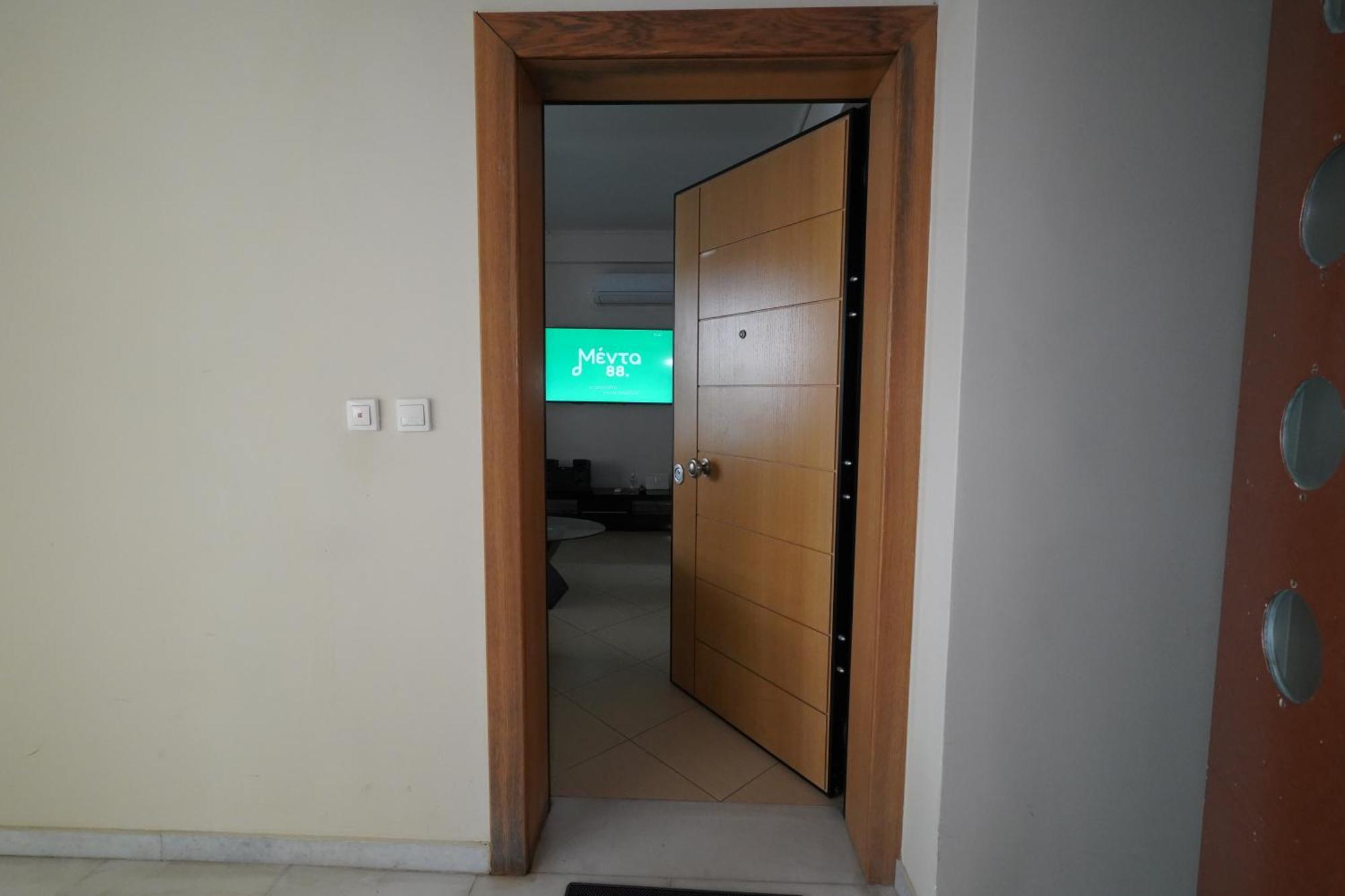 Garden Apartment Next To The Mall -Private Parking Athens Luaran gambar