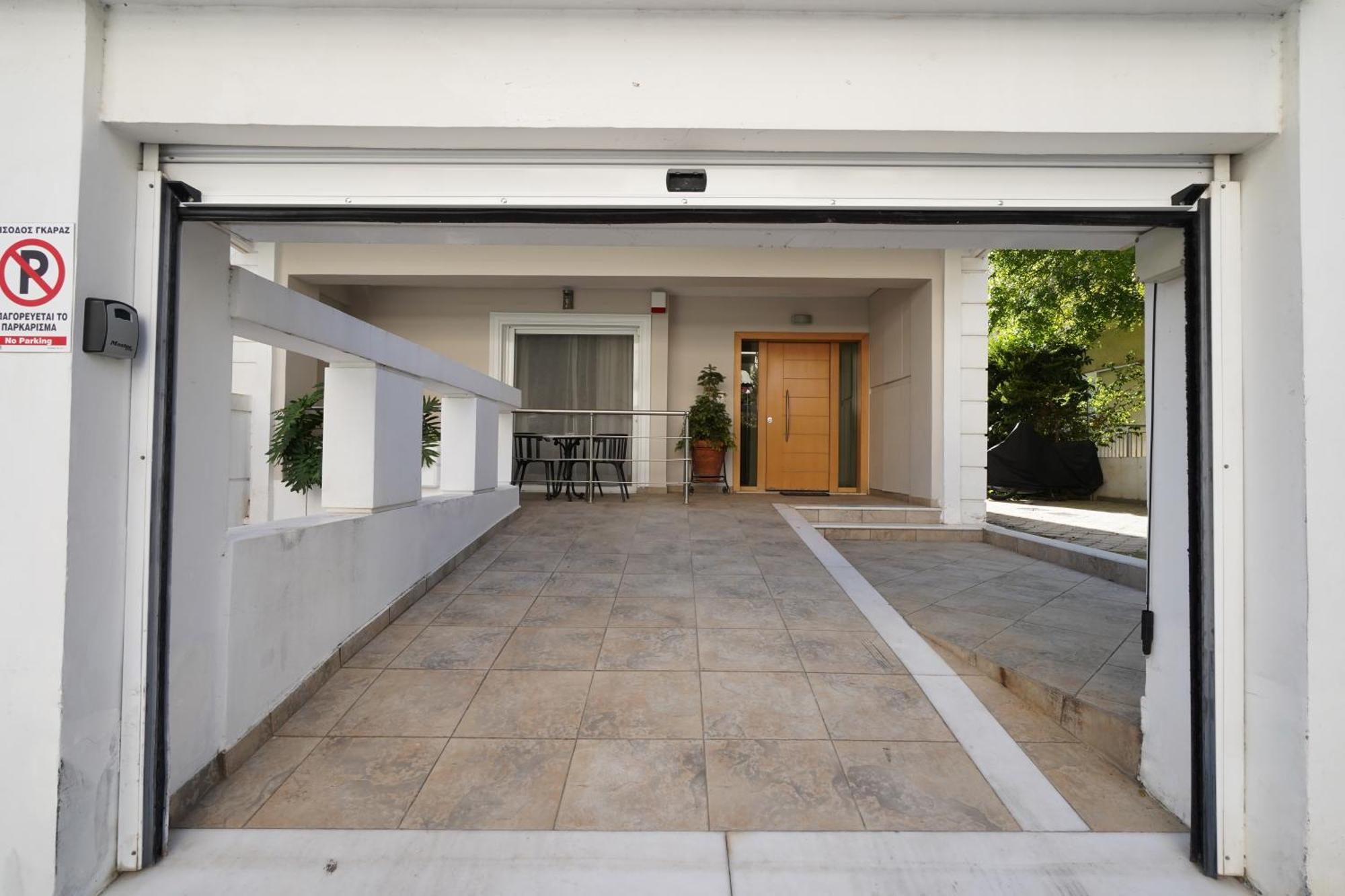 Garden Apartment Next To The Mall -Private Parking Athens Luaran gambar