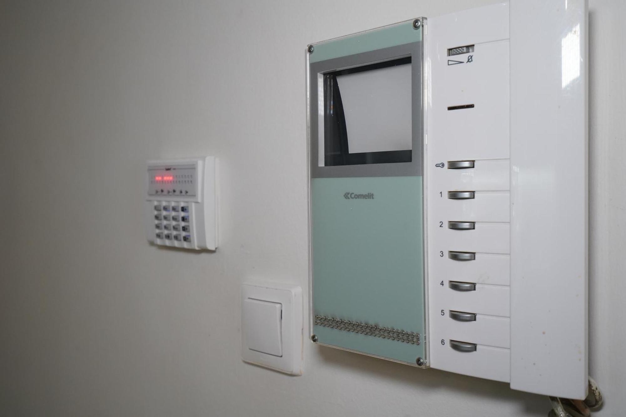 Garden Apartment Next To The Mall -Private Parking Athens Luaran gambar